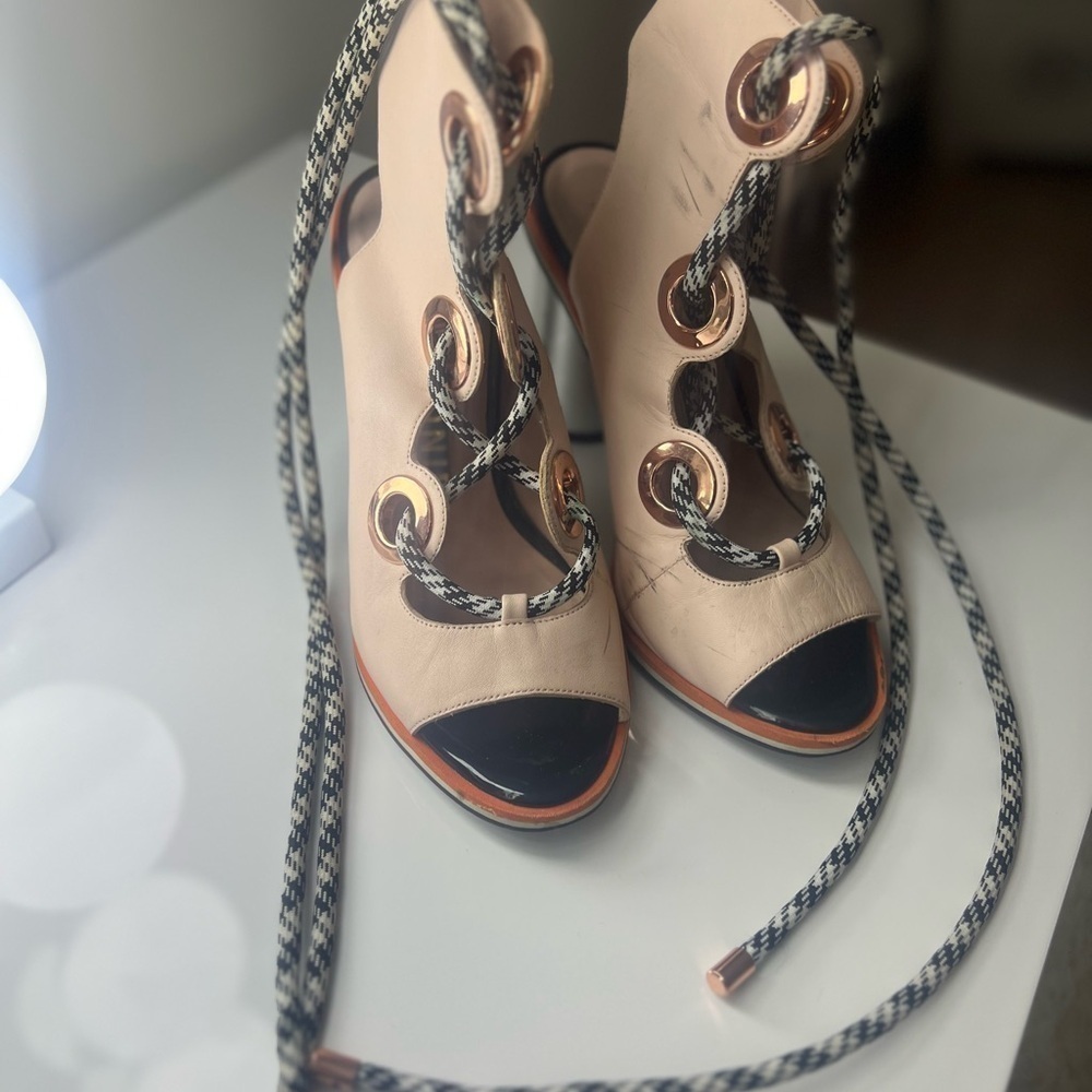 Kat Maconie - Picture 6 of 15